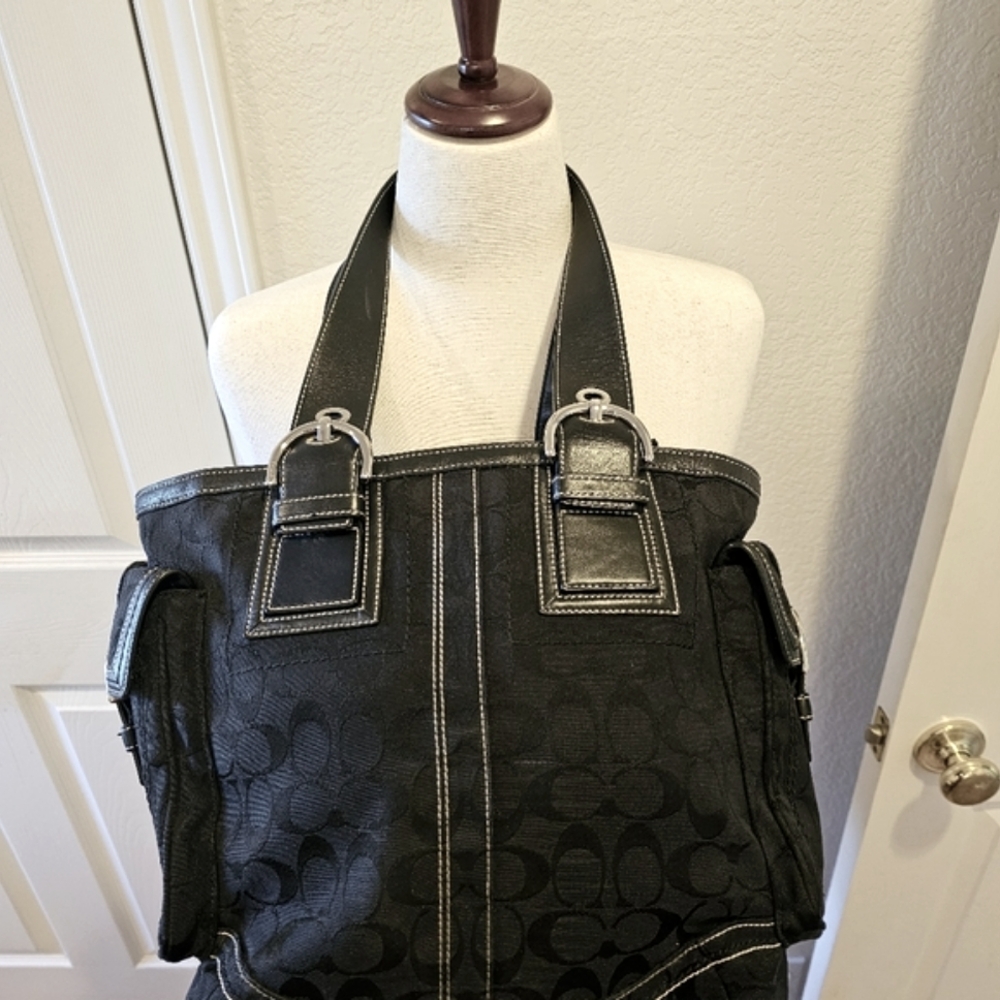 Coach Handbag Pristine Condition - Picture 2 of 6